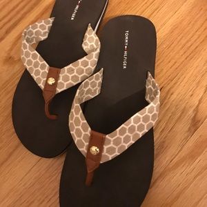 tommy hilfiger flip flop
